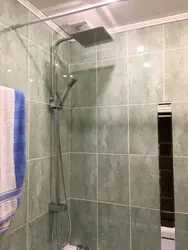 Yağış duşu olan küvetin fotoşəkili