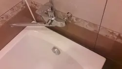 How to seal a bathtub from a crack in the wall photo