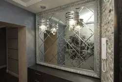 Koridorun içərisində güzgü mozaikası