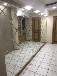Koridorun içərisində güzgü mozaikası