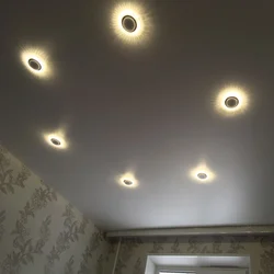How to arrange spotlights in the bedroom photo