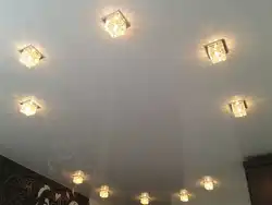 Жатын бөлмесінің фотосуретінде жарықтандыруды қалай ұйымдастыруға болады