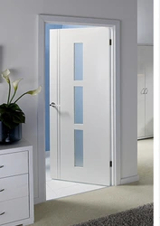 White bath doors photo