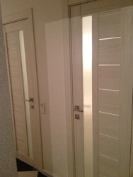 White bath doors photo