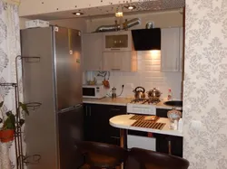 Xruşşovdakı mətbəxdəki bar masaları fotoşəkili