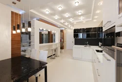 Варианты освещения кухни гостиной с натяжными потолками фото