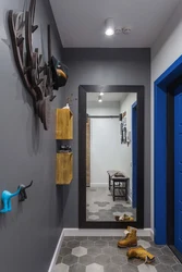 Gray color in the hallway interior, what color goes with it