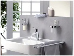 Banyonun interyerində hamam aksesuarları
