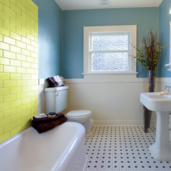 Painting tiles in the bathroom photo