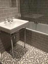 Painting tiles in the bathroom photo
