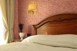 Вадкія шпалеры фота ў інтэр'еры спальні