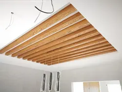 Акс slats шифт дар ванна