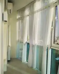 Пәтер фотосуретіндегі балкондағы тюль
