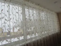 Mənzil fotoşəkilində balkonda tül