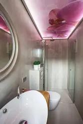 Kiçik bir vanna otağı fotoşəkil dizaynı üçün tavan