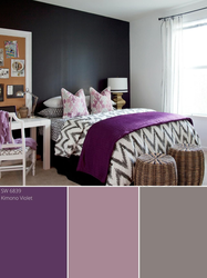 Combination with purple in the bedroom interior