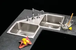 Дизайн кухни чтобы мойка была в углу фото