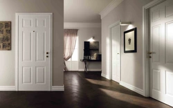 Color of laminate and doors in the interior of the apartment