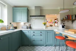 Colors that go with gray in the interior of the kitchen