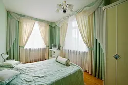 Угловая спальня с двумя окнами фото