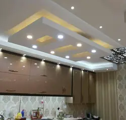 Тек ас үйде екі деңгейлі гипсокартон төбелерінің фотосуреті