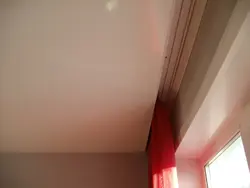 Oshxonada to'xtatilgan shiftdagi kornişning fotosurati