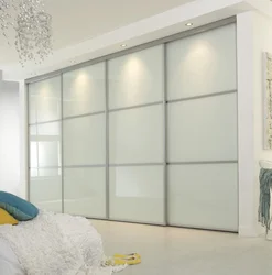 Bedroom closet door design