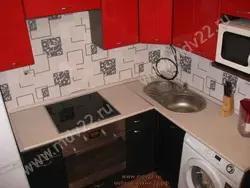 Кухня в хрущевке с колонкой и стиральной машиной фото