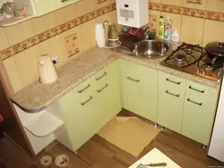 Кухня 6 кв м с газовой колонкой и холодильником фото