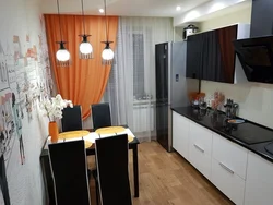 Balkon qapısı ilə mətbəx interyer dizaynı