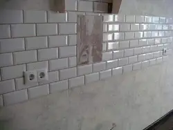 Фартух для ваннай з пліткі дызайн фота