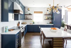 Ошхона кабуд бо countertops чӯбӣ дар акс дохилӣ