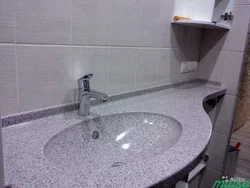 Countertop дод аз санги сунъӣ дар акс ҳаммом
