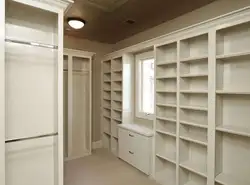 Гардэробная ў хаце з акном фота