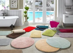 Bathroom design with rugs