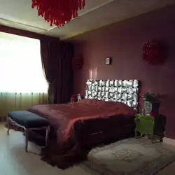 Дохили хонаи хоб дар рангҳои burgundy