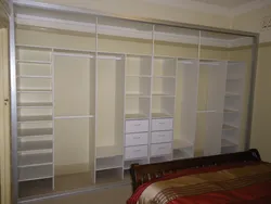 Built-in wardrobes in the bedroom photo inside