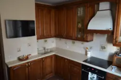 Кухня з вентыляцыяй у куце дызайн