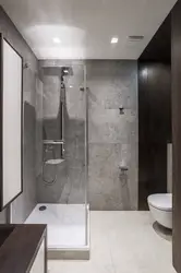 Duş və tualet ilə vanna otağının fotoşəkili 4 kv m