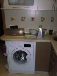 Інтэр'ер маленькай кухні з пральнай машынкай