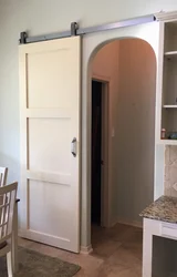 Ас үй фотосы үшін ішкі жылжымалы есіктер
