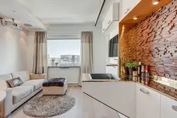 Bir pəncərə və balkon fotoşəkili olan studiya mənzil