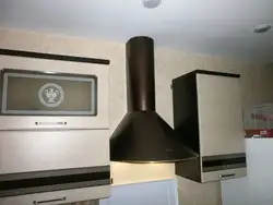Mətbəx dəstindəki ekstraktor başlıq fotoşəkili