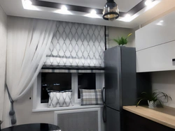Римские шторы в интерьере кухни