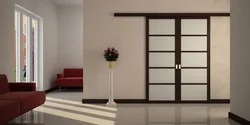 Daxili fotoşəkildə oturma otağına sürüşən qapılar
