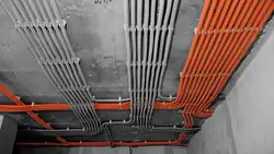 Пәтердегі төбедегі сымдардың фотосы