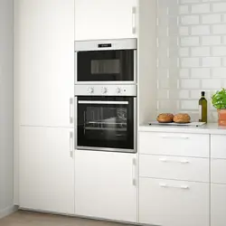 Mətbəx interyerində quraşdırılmış soba
