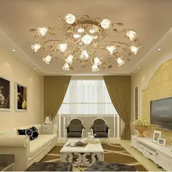 Қонақ бөлмесінің интерьеріндегі люстралар мен шамдар фото