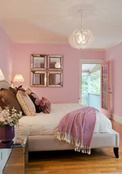 Combination of pink color in the bedroom interior photo