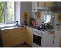Kitchen with gas stove design photo small 5 6 meters